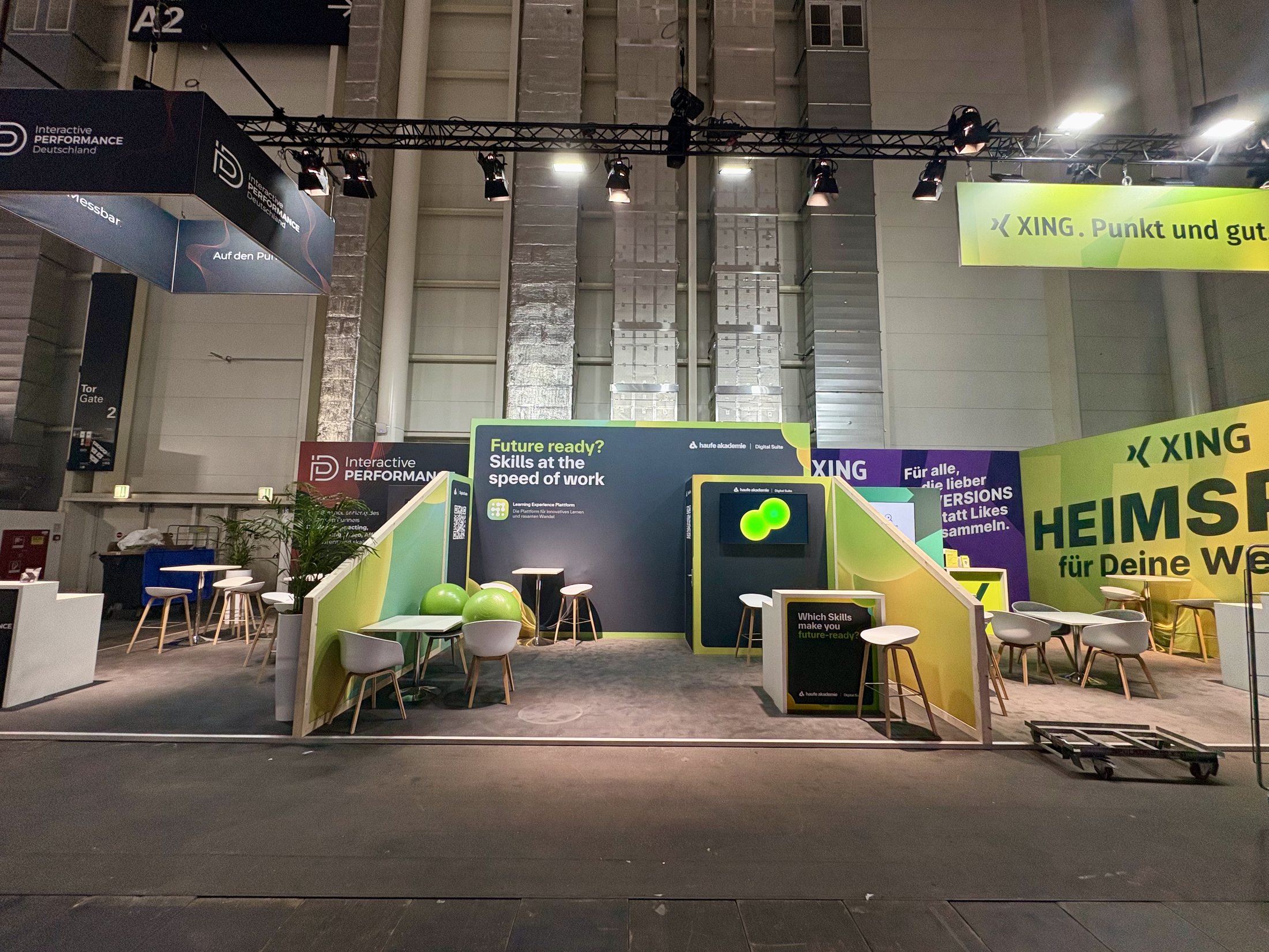 Haufe Akademie Digital Suite — OMR-Messestand im Hallenkontext